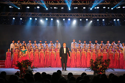 1大合唱:山丹丹花开红艳艳4.jpg 1大合唱:山丹丹花开红艳艳4.jpg