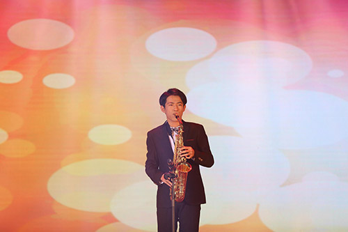 9萨克斯独奏:查尔达斯1.jpg 9萨克斯独奏:查尔达斯1.jpg